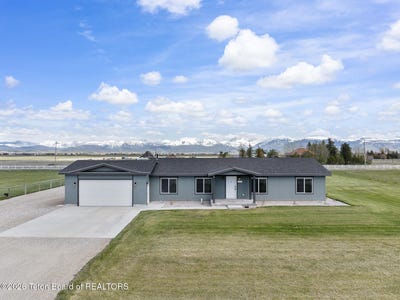 /international/us/4095-mickelson-street-tetonia-id-110107775972/