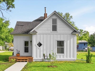 /international/us/709-iowa-ave-essex-ia-110107570479/