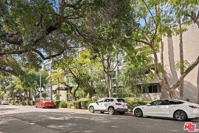 /international/us/1025-n-kings-rd-west-hollywood-ca-110105782184/