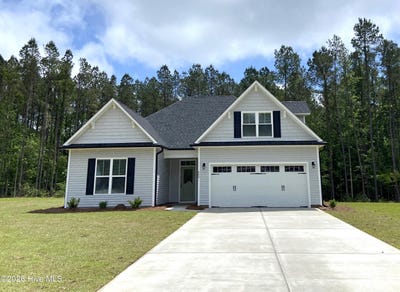 /international/us/61-bristol-bay-drive-lake-waccamaw-nc-110109882340/