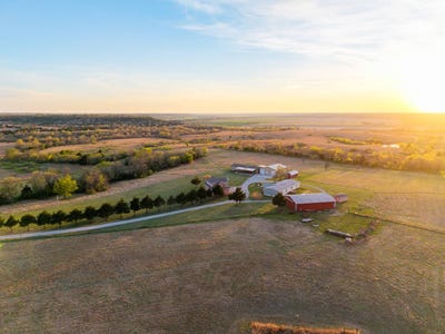 /international/us/24519-141st-rd-winfield-ks-110107452258/