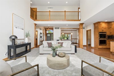 /international/us/165-hidden-meadow-drive-waukee-ia-110109196767/