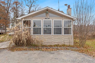 /international/us/1401-white-birch-drive-stanton-mi-110103719900/