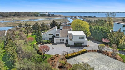 /international/us/22-tanners-neck-lane-westhampton-ny-110107891169/