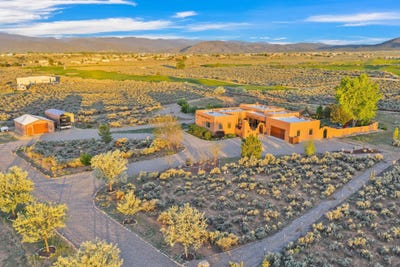 /international/us/26-copper-moon-road-taos-nm-110100125949/