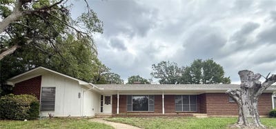 /international/us/1500-s-houston-denison-tx-110120616434/