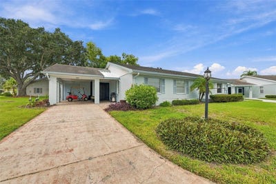 /international/us/427-gladstone-place-sun-city-center-fl-110110379125/