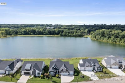 /international/us/2930-isle-water-drive-belmont-mi-110107668512/