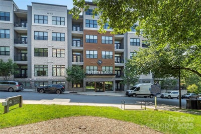 /international/us/55-s-market-street-asheville-nc-110100780033/