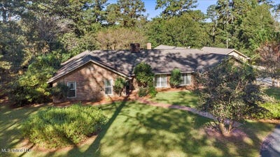 /international/us/1001-pinehurst-place-mccomb-ms-110103776136/