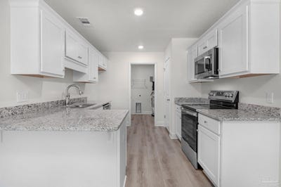 /international/us/3325-n-hwy-29-cantonment-fl-110101397928/