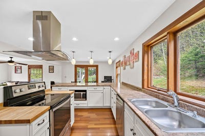 /international/us/272-west-hill-road-worcester-vt-110108491552/