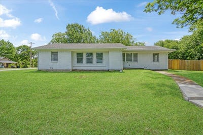 /international/us/408-n-gowdy-street-whitewright-tx-110108724879/