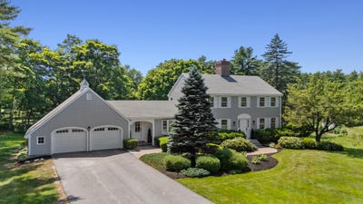/international/us/2-meadow-creek-lane-falmouth-me-110109996987/