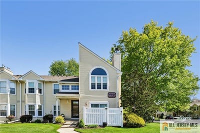 /international/us/18-dennis-court-hightstown-nj-110108096715/