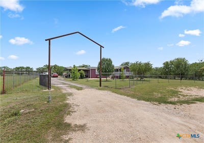 /international/us/479-mostyn-lane-san-marcos-tx-110109619705/