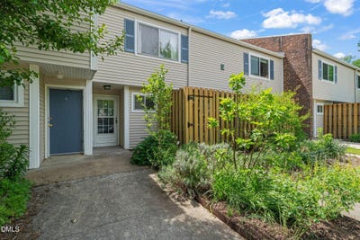 /international/us/220-elizabeth-street-chapel-hill-nc-110107278628/
