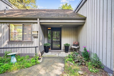 /international/us/401-heritage-village-southbury-ct-110106618394/