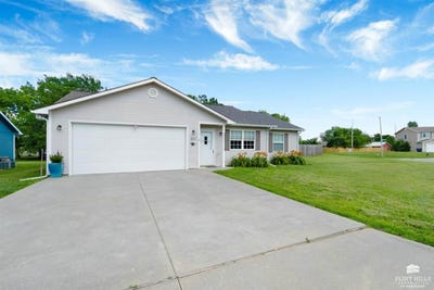 /international/us/221-hackberry-avenue-manhattan-ks-110100808859/