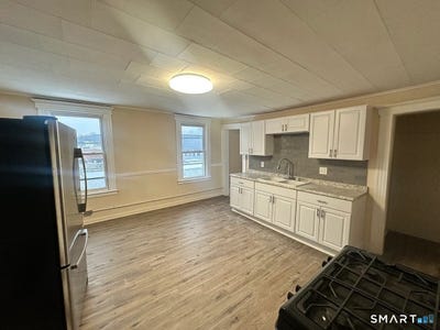 /international/us/237-e-main-street-torrington-ct-110108450337/