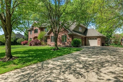 /international/us/7209-green-ash-court-centerville-oh-110098026096/
