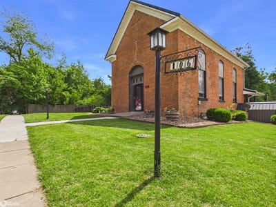 /international/us/106-spruce-street-montrose-ia-110108195625/