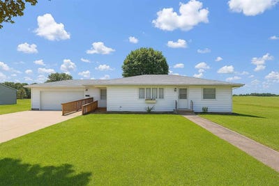 /international/us/907-mckinley-ave-lowden-ia-110108687265/