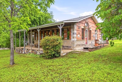 /international/us/121-cedar-street-forsyth-mo-110108152338/