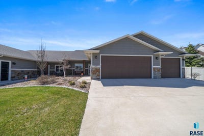 /international/us/207-n-pine-lake-dr-sioux-falls-sd-110107432986/