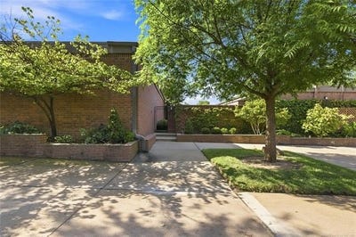 /international/us/2427-e-72nd-street-tulsa-ok-110119626487/