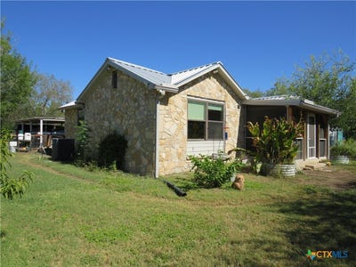 /international/us/1884-us-highway-90-uvalde-tx-110105531197/