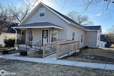 /international/us/901-maple-street-atlantic-ia-110105847779/