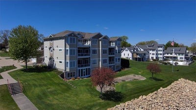 /international/us/200-e-michigan-street-lake-city-mn-110107892874/