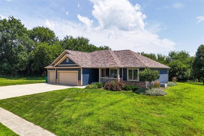 /international/us/900-n-s-court-indianola-ia-110101233867/?lang=en