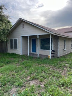 /international/us/902-s-lamont-street-aransas-pass-tx-110107656458/