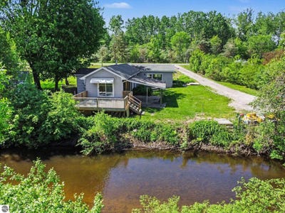 /international/us/2457-e-ludington-drive-clare-mi-110108332655/