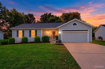 /international/us/120-oak-valley-drive-st-peters-mo-110120620285/