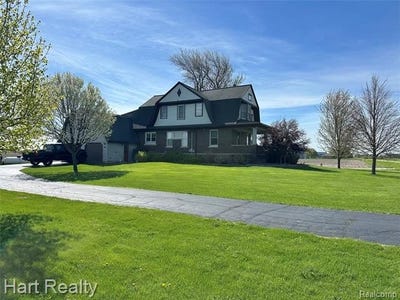 /international/us/1083-s-van-buren-road-denmark-twp-mi-110106124322/