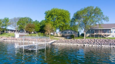 /international/us/196-w-lake-drive-arlington-sd-110108294605/