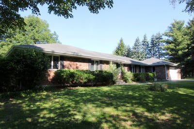 /international/us/5217-briarwood-road-woodstock-il-110108387872/