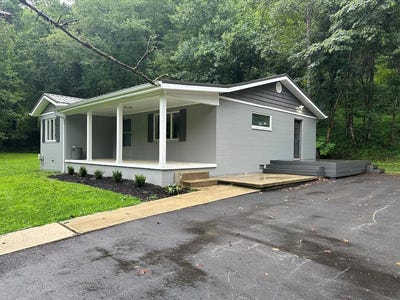 /international/us/2500-collins-hwy-pikeville-ky-110093968577/
