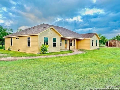 /international/us/5476-us-highway-90-uvalde-tx-110098694539/