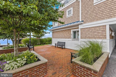 /international/us/100-n-west-ave-beach-haven-nj-110100869302/