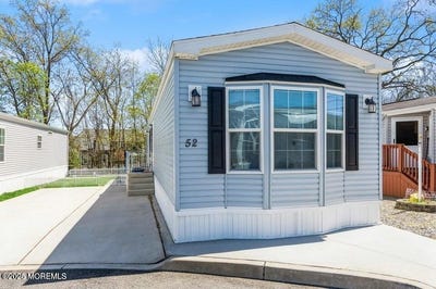 /international/us/52-monique-circle-hazlet-nj-110106059443/