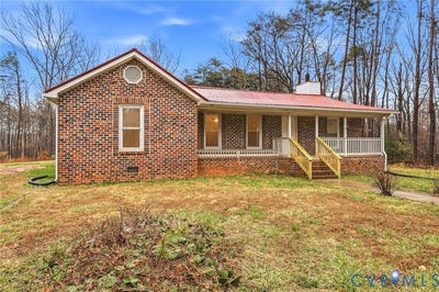 /international/us/303-dry-bridge-road-farmville-va-110106440689/