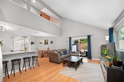 /international/us/933-williamsburg-circle-warwick-ri-110101235302/