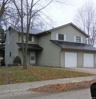 /international/us/402-s-village-court-bloomington-in-110106815209/
