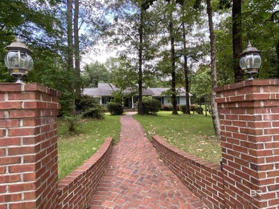 /international/us/160-mockingbird-lane-monroeville-al-110099456568/