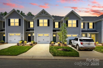 /international/us/1525-39th-avenue-loop-ne-unit-4-hickory-nc-110100634884/