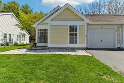 /international/us/289-glen-drive-ridge-ny-110107583394/